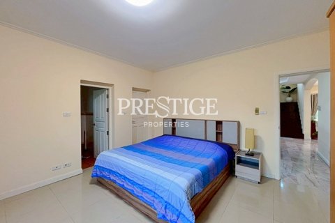 House in Pattaya, Thailand 4 bedrooms № 198040 - photo 23