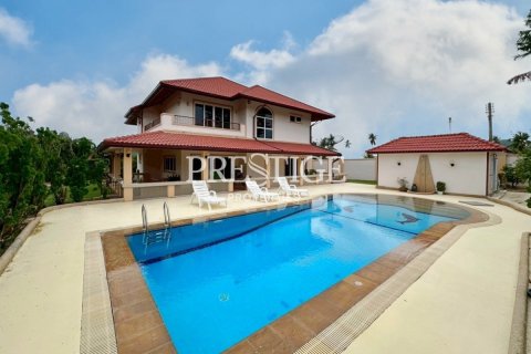 House in Pattaya, Thailand 4 bedrooms № 198040 - photo 2