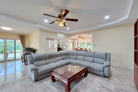 House in Pattaya, Thailand 4 bedrooms № 198040 - photo 6