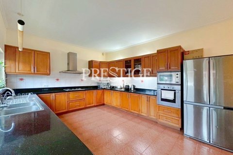 House in Pattaya, Thailand 4 bedrooms № 198040 - photo 12