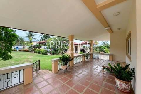 House in Pattaya, Thailand 4 bedrooms № 198040 - photo 30