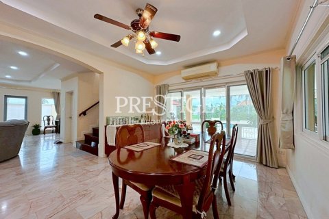 House in Pattaya, Thailand 4 bedrooms № 198040 - photo 10