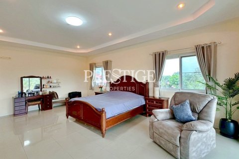 House in Pattaya, Thailand 4 bedrooms № 198040 - photo 15