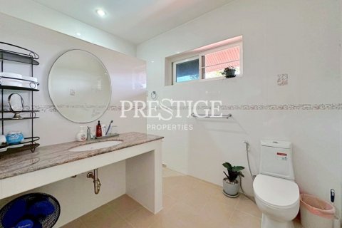 House in Pattaya, Thailand 4 bedrooms № 198040 - photo 22
