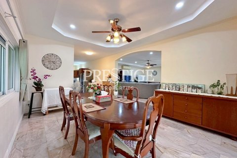House in Pattaya, Thailand 4 bedrooms № 198040 - photo 8