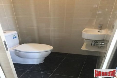 Apartamento de 1 dormitorio en Bangkok, Tailandia № 202670 - foto 4