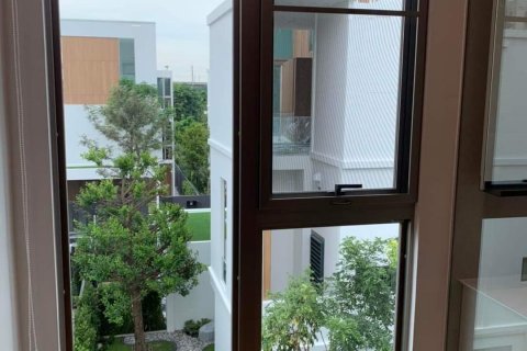 Chalet de 3 dormitorios en Saphan Sung, Bangkok, Tailandia № 133951 - foto 27
