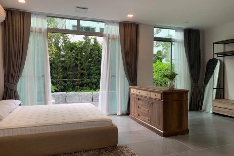 Chalet de 3 dormitorios en Saphan Sung, Bangkok, Tailandia № 133951 - foto 4