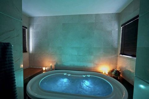 Chalet de 5 dormitorios en Phuket, Tailandia № 133948 - foto 17