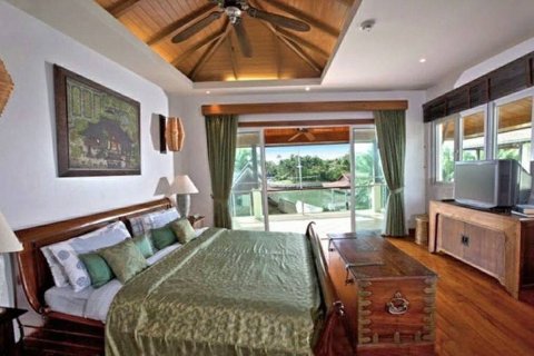 Chalet de 5 dormitorios en Phuket, Tailandia № 133948 - foto 11