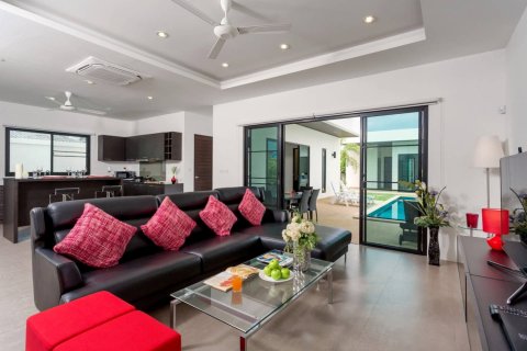 Chalet de 3 dormitorios en Pattaya, Tailandia № 163828 - foto 8
