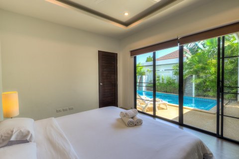 Chalet de 3 dormitorios en Pattaya, Tailandia № 163828 - foto 16