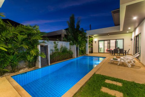 Chalet de 3 dormitorios en Pattaya, Tailandia № 163828 - foto 2