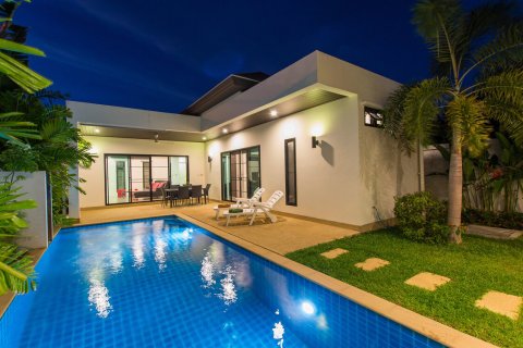 Chalet de 3 dormitorios en Pattaya, Tailandia № 163828 - foto 21