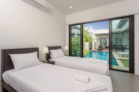 Chalet de 3 dormitorios en Pattaya, Tailandia № 163828 - foto 15