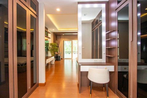 Casa de 4 dormitorios en Chiang Mai, Tailandia № 220497 - foto 16