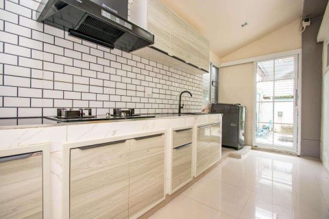 Casa de 4 dormitorios en Chiang Mai, Tailandia № 220497 - foto 13