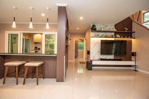 Casa de 4 dormitorios en Chiang Mai, Tailandia № 220497 - foto 3