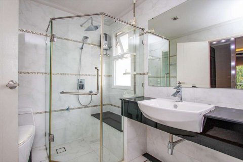 Casa de 4 dormitorios en Chiang Mai, Tailandia № 220497 - foto 17