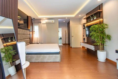 Casa de 4 dormitorios en Chiang Mai, Tailandia № 220497 - foto 15