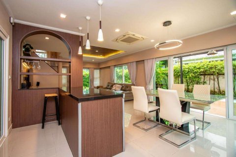 Casa de 4 dormitorios en Chiang Mai, Tailandia № 220497 - foto 8