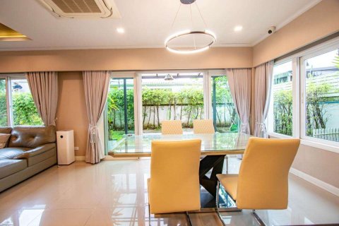 Casa de 4 dormitorios en Chiang Mai, Tailandia № 220497 - foto 2