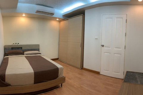 Condominio de 3 dormitorios en Khlong Toei, Bangkok, Tailandia № 136897 - foto 5