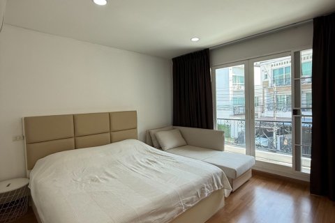 Townhouse in Thung Khru, Bangkok, Thailand 3 bedrooms № 161633 - photo 2