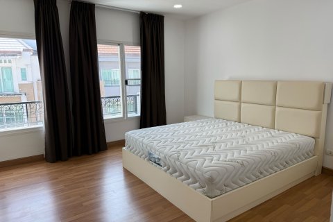 Townhouse in Thung Khru, Bangkok, Thailand 3 bedrooms № 161633 - photo 3