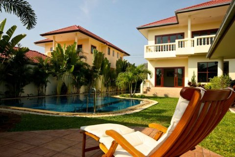 Maison à Hua Hin, Thaïlande 4 chambres № 116320