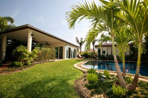 Casa de 4 dormitorios en Hua Hin, Tailandia № 116320 - foto 10