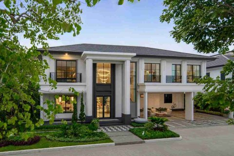 House in Bangkok, Thailand 4 bedrooms № 183932