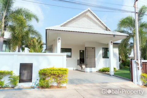House in Pattaya, Thailand 4 bedrooms № 171473 - photo 2