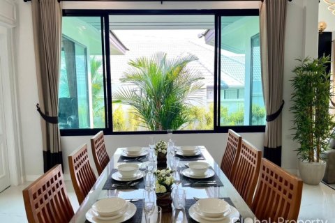 House in Pattaya, Thailand 4 bedrooms № 171473 - photo 25