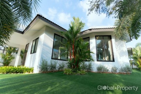 House in Pattaya, Thailand 4 bedrooms № 171473 - photo 4