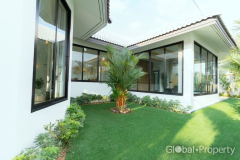House in Pattaya, Thailand 4 bedrooms № 171473 - photo 5