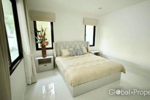 House in Pattaya, Thailand 4 bedrooms № 171473 - photo 11