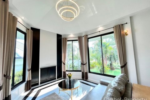 House in Pattaya, Thailand 4 bedrooms № 171473 - photo 19
