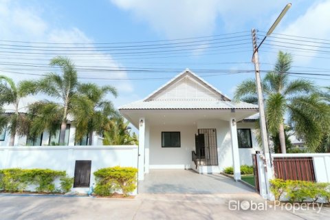 Casa de 4 dormitorios en Pattaya, Tailandia № 171473