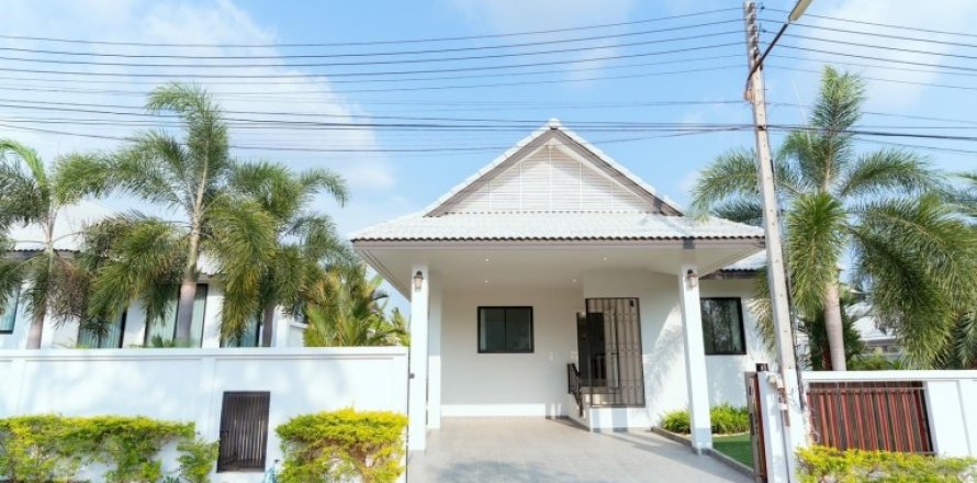 House in Pattaya, Thailand 4 bedrooms № 171473