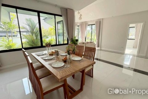 House in Pattaya, Thailand 4 bedrooms № 171473 - photo 29