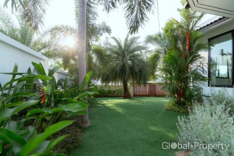 House in Pattaya, Thailand 4 bedrooms № 171473 - photo 8