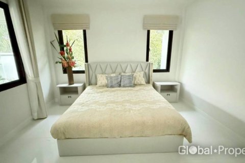 House in Pattaya, Thailand 4 bedrooms № 171473 - photo 13