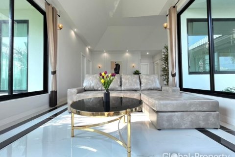 House in Pattaya, Thailand 4 bedrooms № 171473 - photo 17