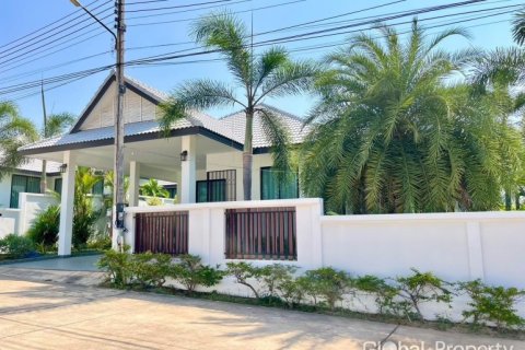 House in Pattaya, Thailand 4 bedrooms № 171473 - photo 3