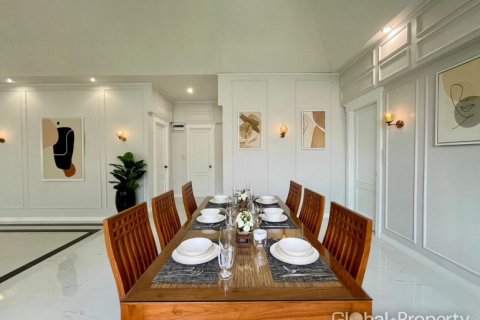 House in Pattaya, Thailand 4 bedrooms № 171473 - photo 27