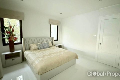 House in Pattaya, Thailand 4 bedrooms № 171473 - photo 12