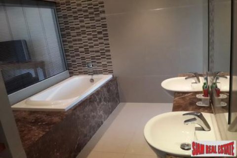 Chalet de 4 dormitorios en Jomtien Beach, Pattaya, Tailandia № 202531 - foto 5