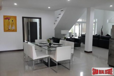 Chalet de 4 dormitorios en Jomtien Beach, Pattaya, Tailandia № 202532 - foto 5