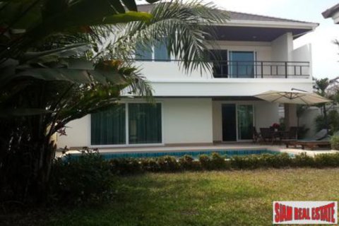 Chalet de 4 dormitorios en Jomtien Beach, Pattaya, Tailandia № 202533 - foto 4